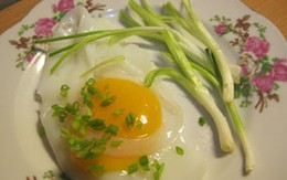 Bổ ngon bánh cuốn trứng Lạng Sơn 