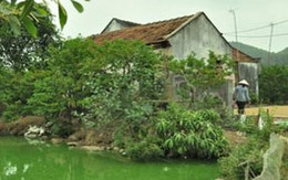 Mẹ nữ sinh lột áo bạn trải lòng trong nước mắt