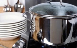 Tránh ăn thực phẩm hâm nóng nhiều lần 