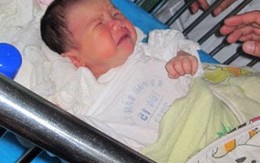Nụ cười và nước mắt đón bé sơ sinh về