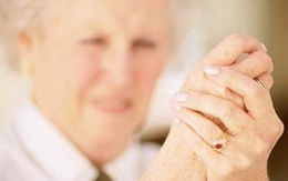 Cách giảm đau khớp ở người cao tuổi