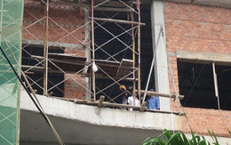 Một công nhân rơi từ tầng 5 xuống đất