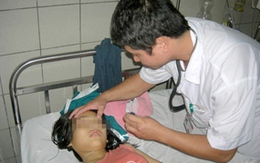 Con chết, con nguy kịch vì thuốc bổ bán dạo