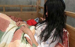 Giữ trinh tiết, 2 cô gái nhảy xuống vực 