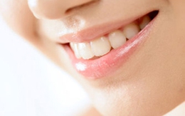 Nuốt phải răng giả khi đánh răng