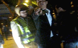 "Thiếu gia" hành hung nữ phóng viên đang tác nghiệp