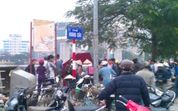 Hà Nội: Phát hiện xác bé sơ sinh ở xe rác