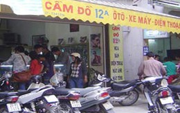 Bạn trai mang xe máy đi cầm đồ 