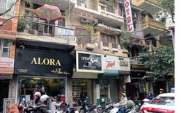 Giải cứu thiếu nữ trên nóc nhà 5 tầng