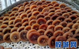Nhai phải răng giả trong... mứt 