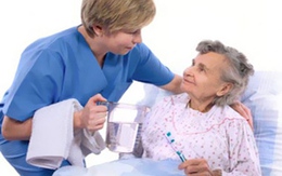 Người cao tuổi không nên xông hơi