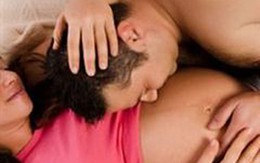 Mang bầu 3 tháng mới “lên đỉnh” lần đầu