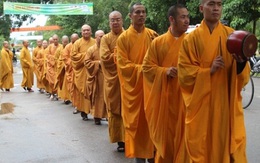 Kiều bào về nước dự lễ cầu siêu tưởng niệm các liệt sỹ