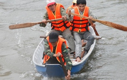 Người dân vùng lũ Hà Tĩnh được tập huấn cứu hộ, cứu nạn