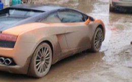 Choáng cảnh siêu xe Lamborghini bị đày đọa trong bùn lầy