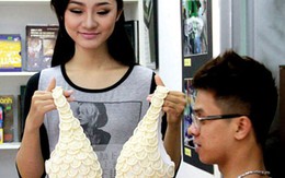 Chàng sinh viên “ghiền” thiết kế váy từ bao cao su