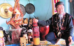 Hì hục suốt 5 tháng đẽo quan tài cho… mình