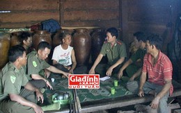 Bi hài chuyện phạt thông gia cả trăm triệu vì nghi bị đầu độc bằng “thuốc thư”