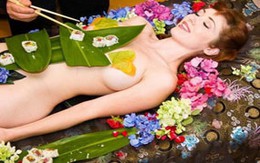 Sự thực về nghề ‘mẫu nude bàn tiệc’ 