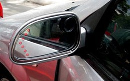 Cứu em, bé gái bị ô tô kéo lê 100m