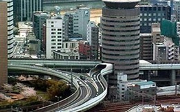 Ngưỡng mộ con đường xuyên cao ốc