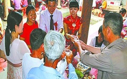 Đi ăn cưới được... tiền mừng mang về