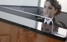 Choáng vì đội lính gác nữ quá... đẹp