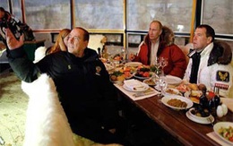 Putin ăn mừng chiến thắng với bạn bè