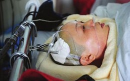 Đi tàu lượn siêu tốc, bị liệt nửa người
