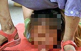 Bé 2 tuổi chết vì bị mẹ ngồi lên mặt