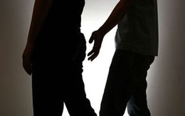 "Yêu râu xanh" quấy rối... nữ cảnh sát
