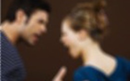 Chồng cắt và... ăn sống môi vợ