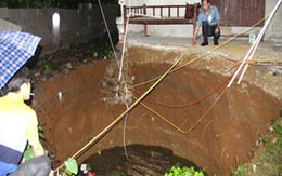Giật mình tỉnh dậy, thấy… ao giữa nhà