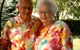 Cặp vợ chồng “diện đồ đôi” suốt 35 năm