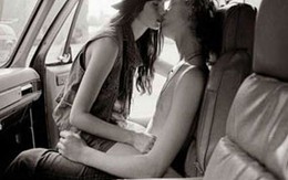 Thất kinh vì cặp đôi sex trong xe hơi