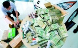 Khuân 10 thùng tiền lẻ đi mua... ô tô