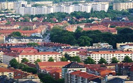 Gã hàng xóm... “tự sướng” 24/24