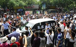 Tài xế xe bus hy sinh mạng sống để cứu hành khách!