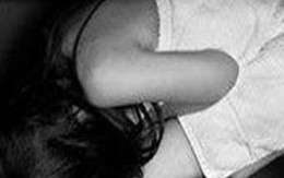 Hiệu trưởng hiếp nữ sinh, 'đền'... 100.000 đồng