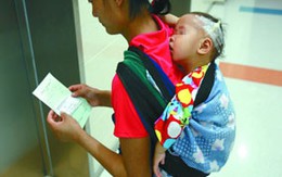 Bé gái hơn 1 tuổi ngực to như thiếu nữ