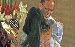 Xem Tổng thống Philippine bị hôn trộm