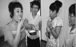 Người đàn bà 40 năm liên tục ăn thịt sống 
