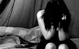 Bé gái 11 tuổi bị hiếp 100 lần