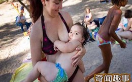 Mẹ "đua" cho con bú... trên bãi biển