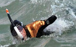 Không có chân tay vẫn bơi qua eo biển từ Alaska đến Nga
