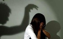 Chống lại kẻ hiếp dâm, một phụ nữ trẻ bị đâm chết 