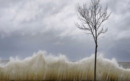 Video: Nổ nhà máy phát điện ở New York trong bão Sandy