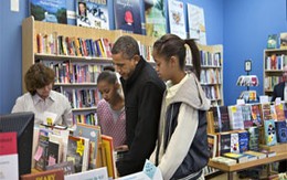 Obama sắm Giáng sinh cùng con gái