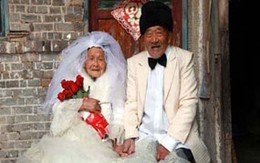Xem ảnh cưới của cặp vợ chồng... trên trăm tuổi 