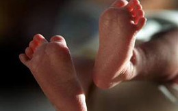 Mẹ đâm chết con ngay sau khi sinh ?